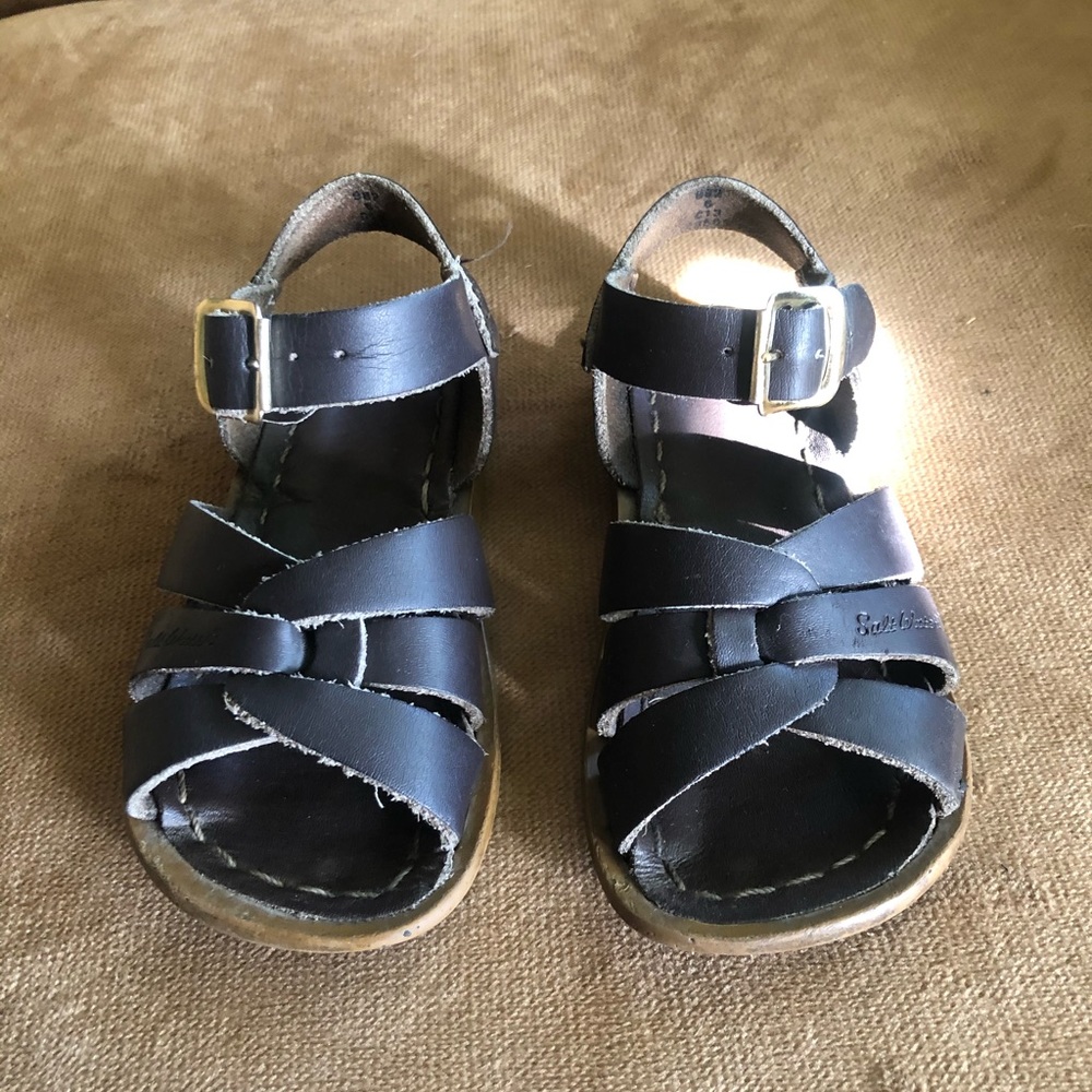 Saltwater Sandals size 6